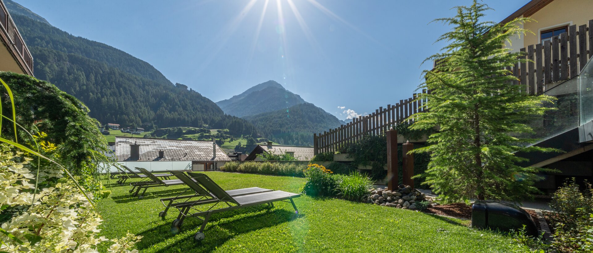 Garden with sunbeds | © johannes brunner