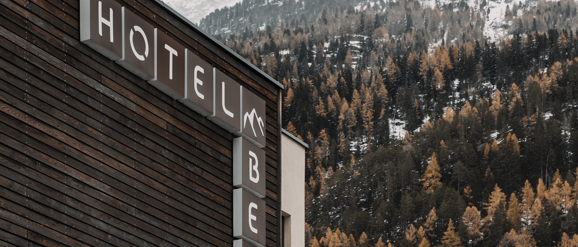 Hotel in autumn  | © ROSSNER-Dominik Fotografie & Film