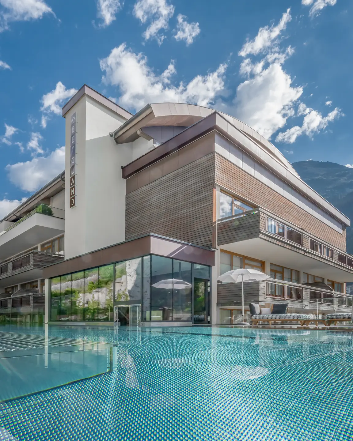 hotel Bergland Sölden in summer