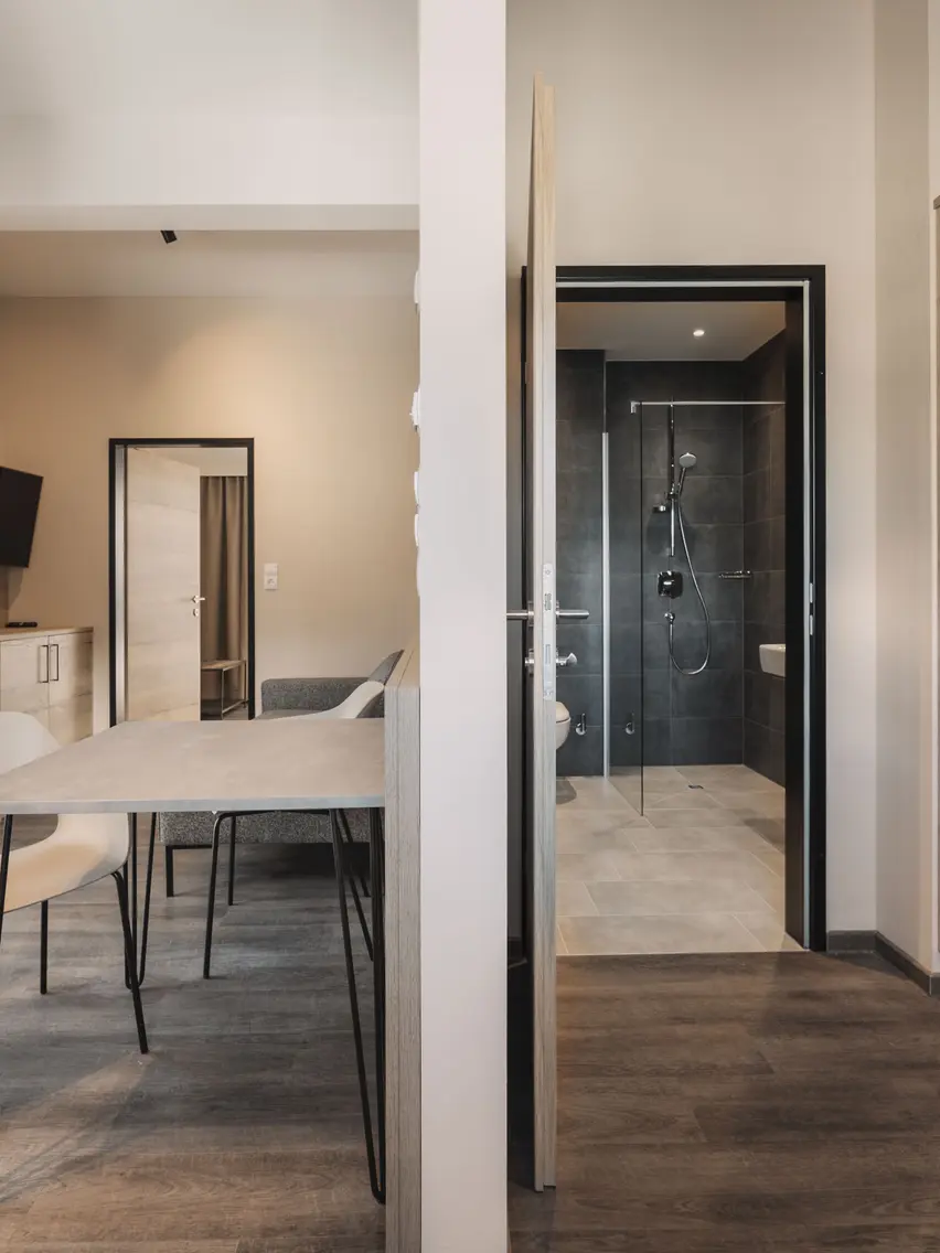 Zimmer im Mitarbeiterhaus | © ROSSNER-Dominik Fotografie & Film