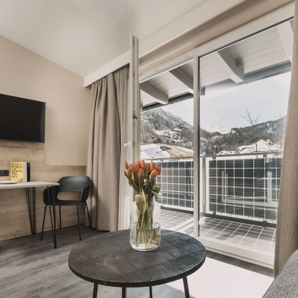 Wohnzimmer Mitarbeiterwohnung Hotel Sölden | © ROSSNER-Dominik Fotografie & Film
