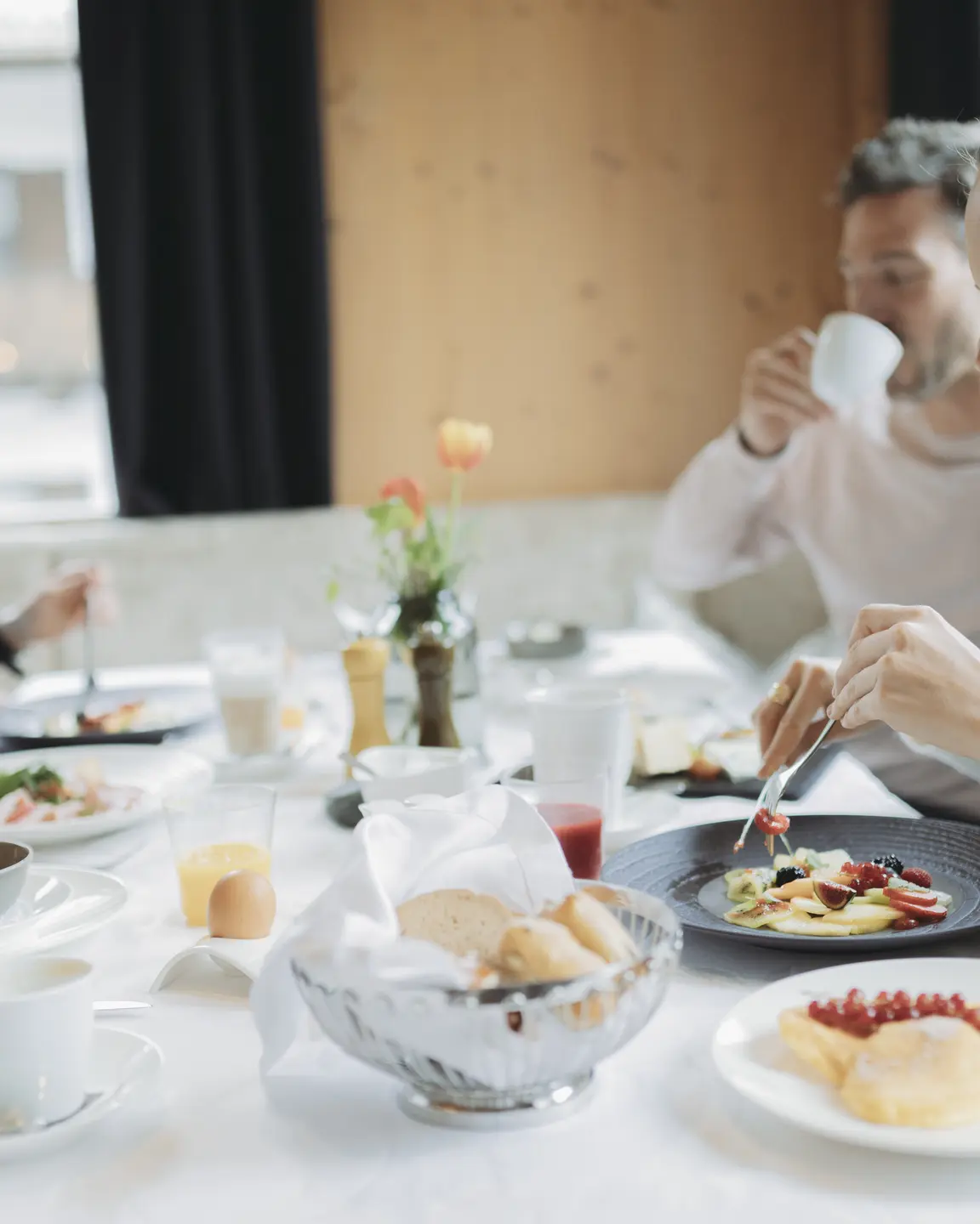 Frühstücken mit Freunden in Sölden