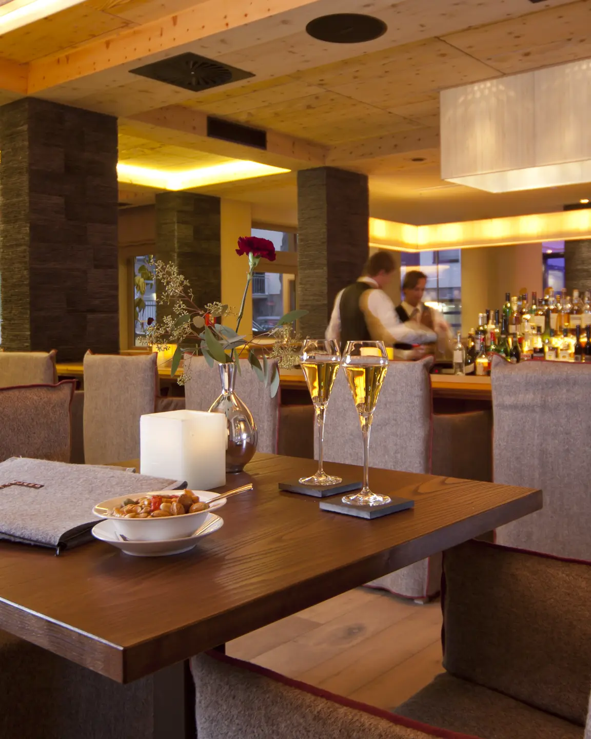 moderne Hotelbar in Sölden