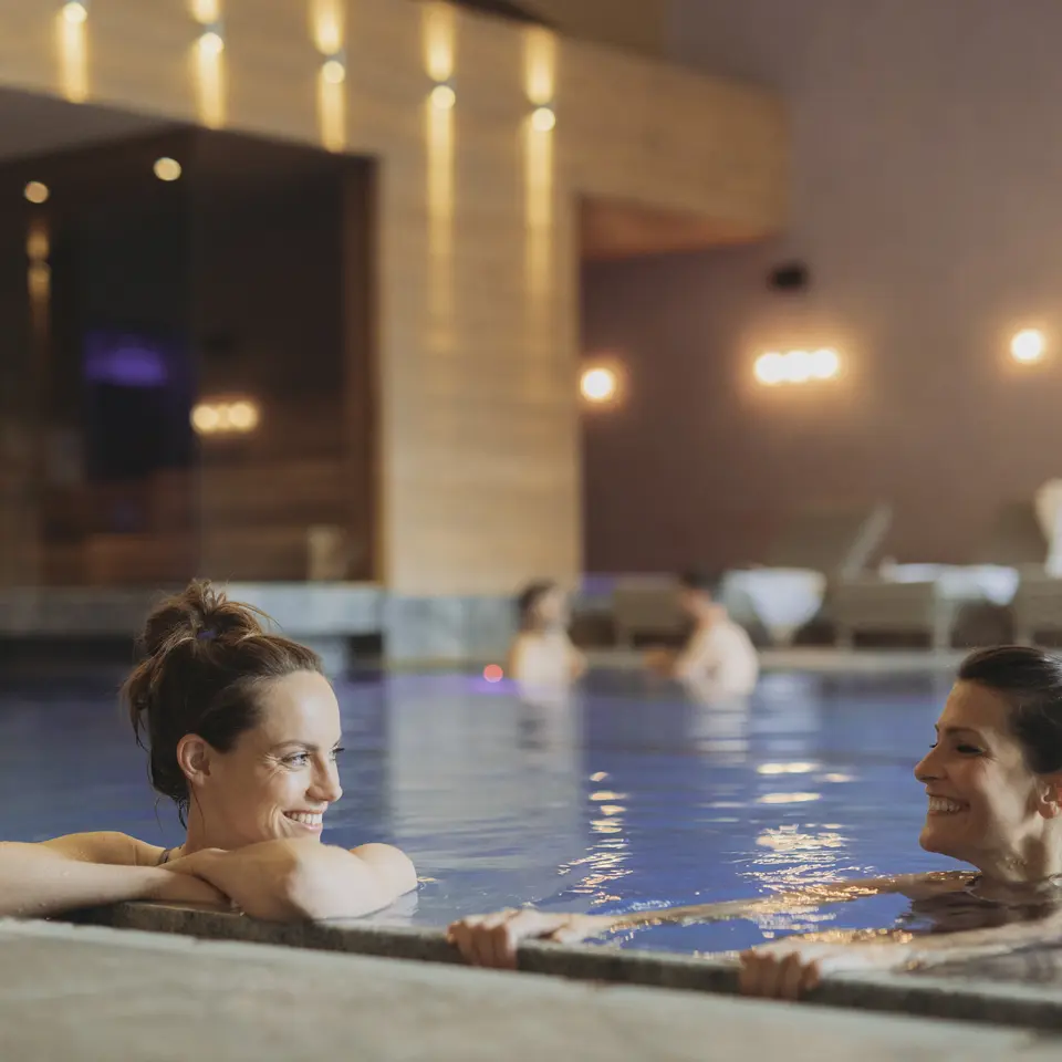 girlfriends on spa vacation | © copyright by www.christophschoech.com
