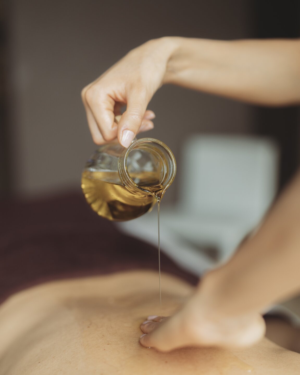 massage with oil on a wellness holiday