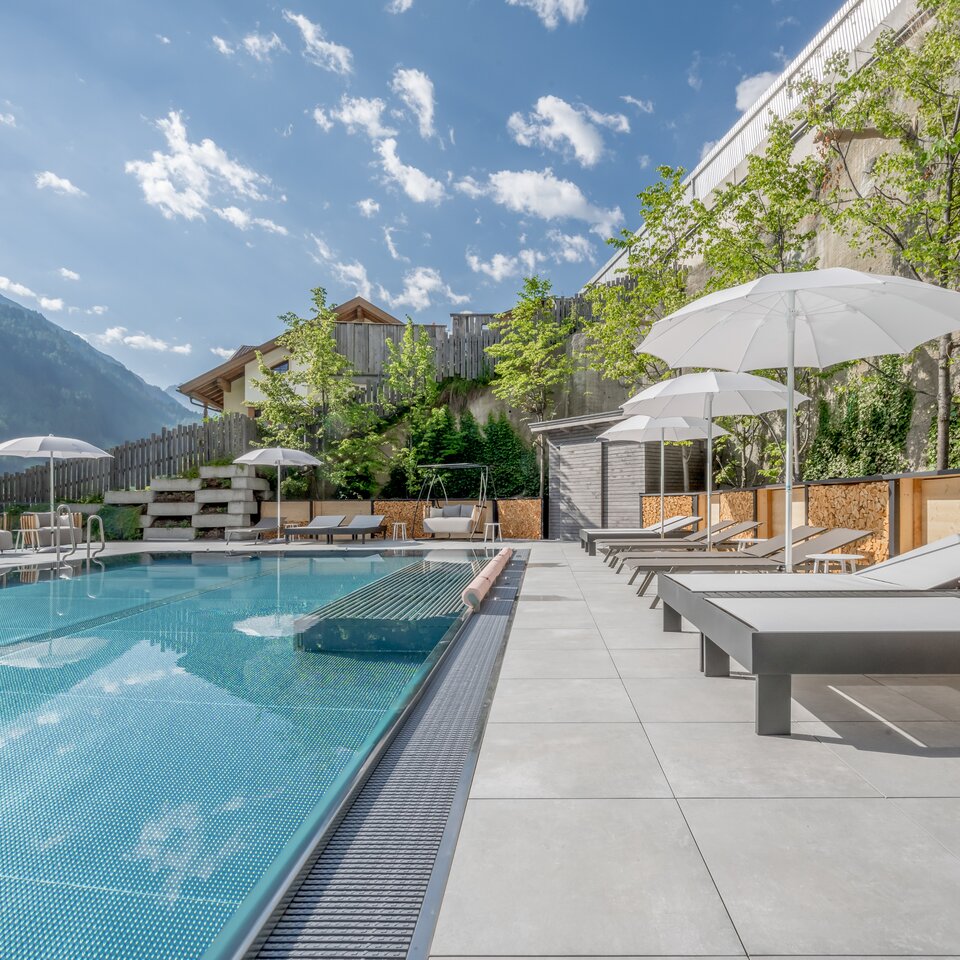 wellness hotel Sölden with pool