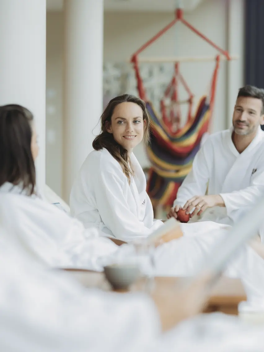 at the wellness hotel with friends | © copyright by www.christophschoech.com