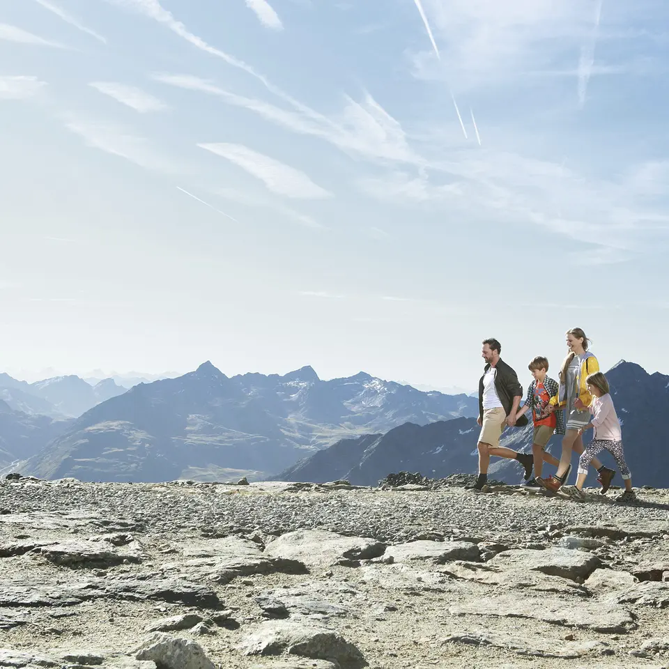 family hike in the Ötztal valley