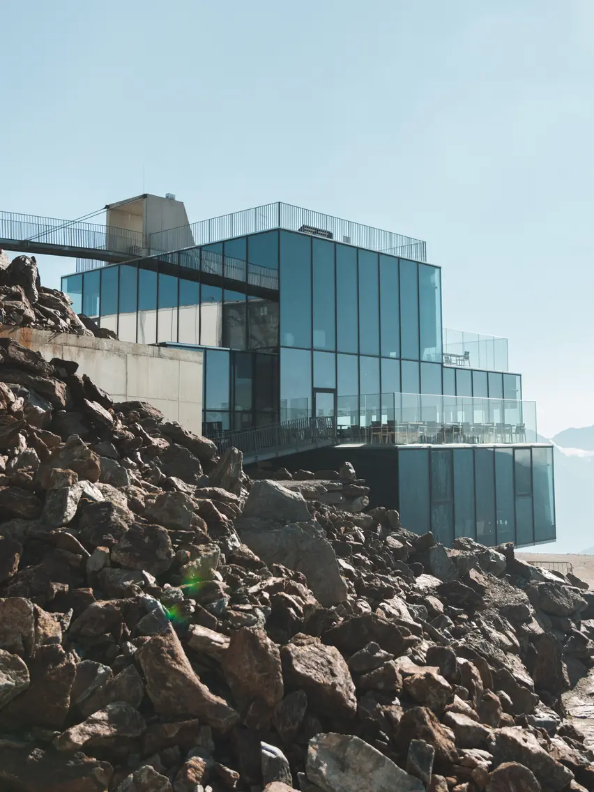 Ice Q Restaurant Außenansicht Sommer 
