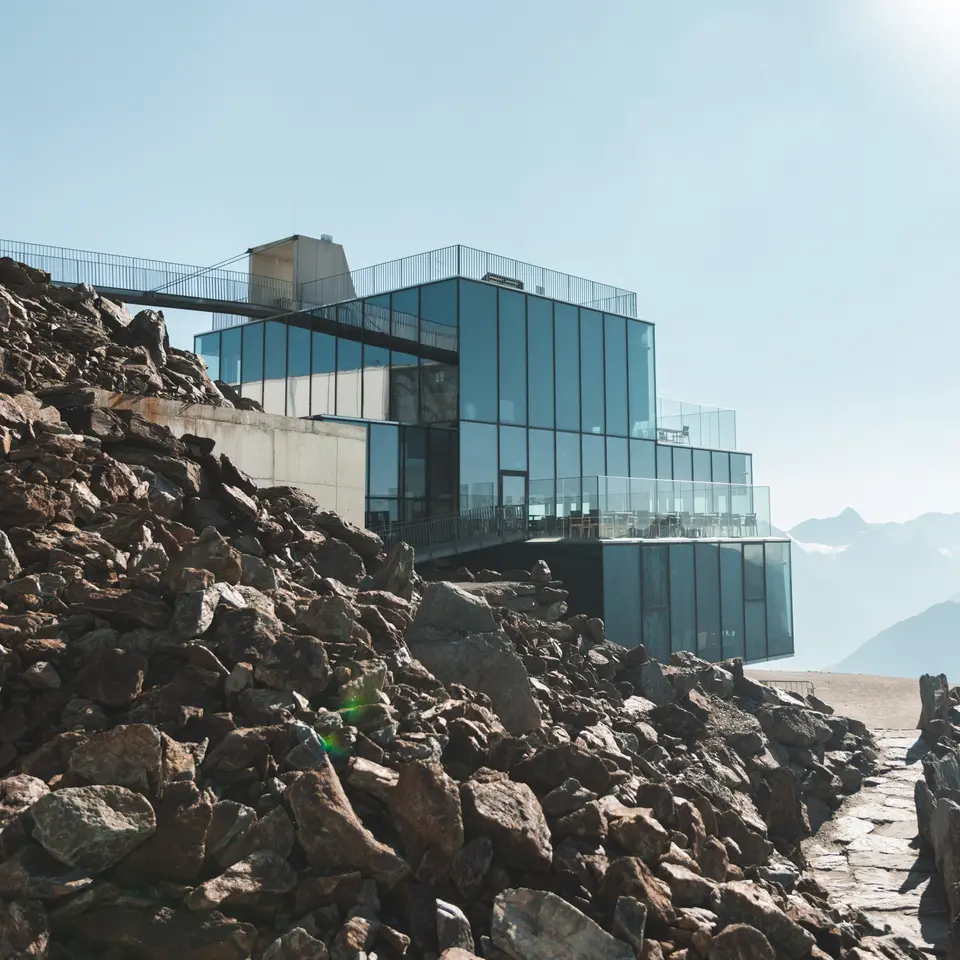 Ice Q Restaurant Außenansicht Sommer 