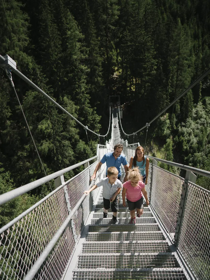 hiking with toddlers in Tyrol | © Elias Holzknecht