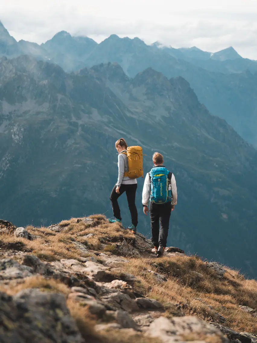 couple hiking in Sölden