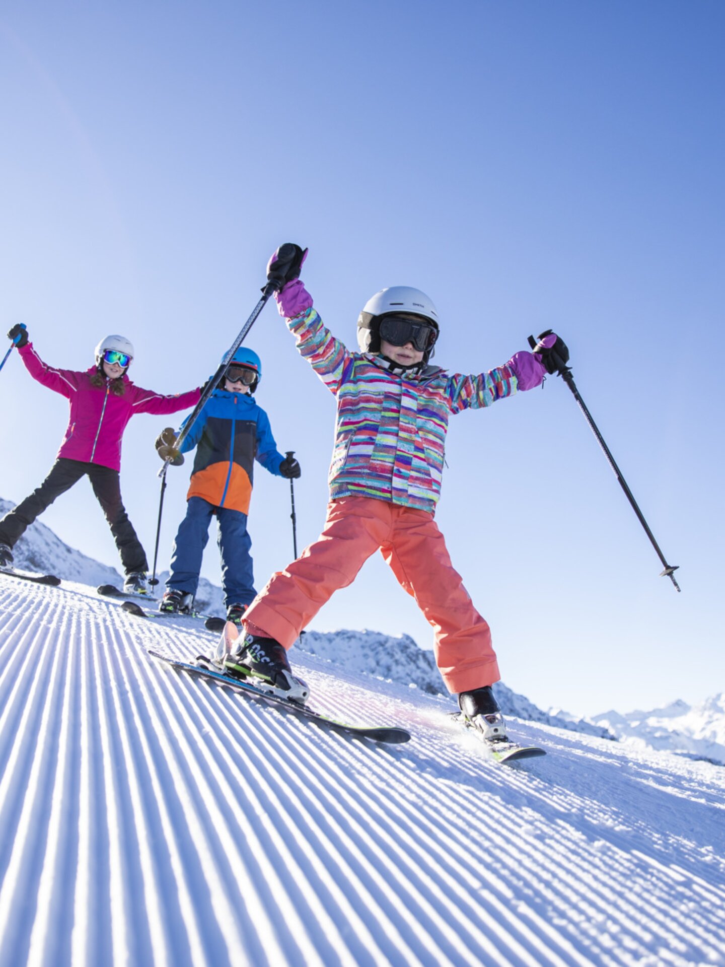 Kinder beim Skifahren in Sölden