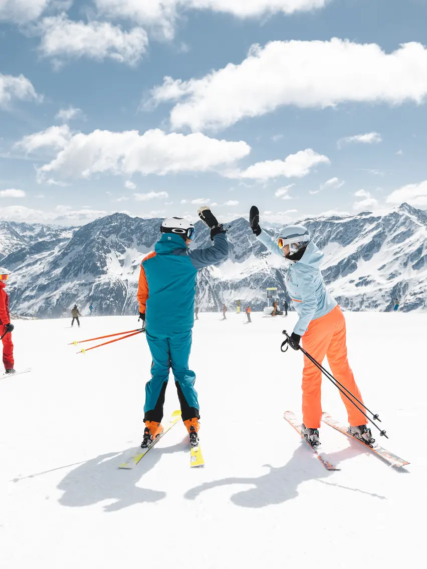 couple skiing in Sölden