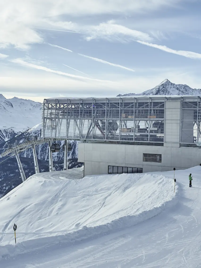 Gondelstation am Berg in Sölden