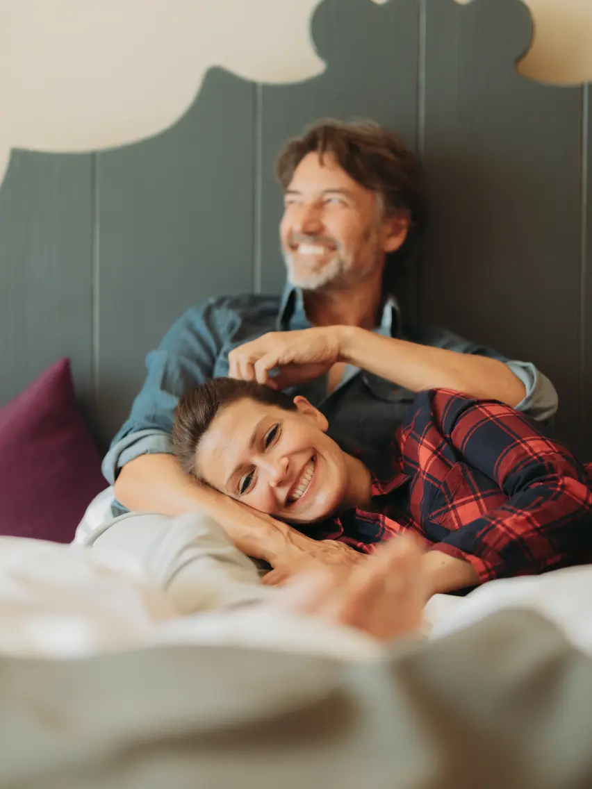 cuddling in the room in Sölden