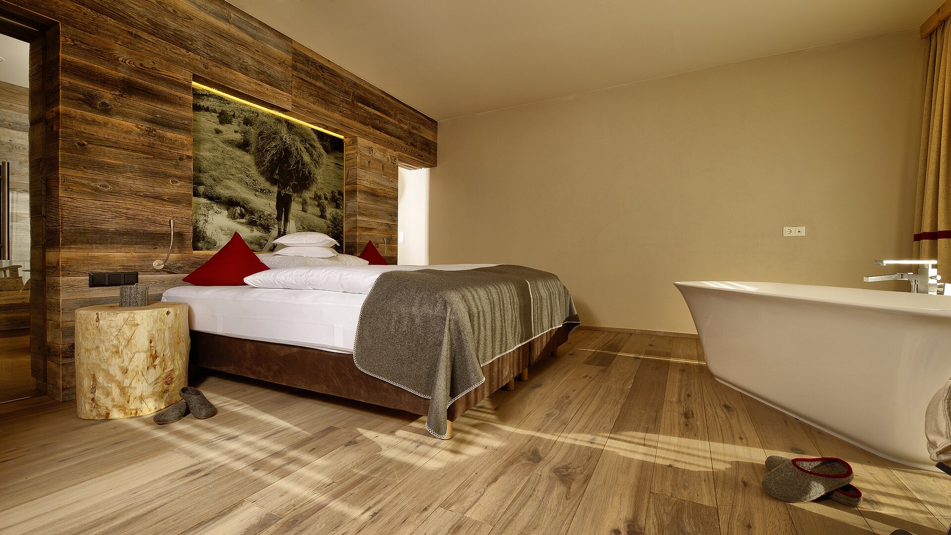 Wellnesssuite mit Badewanne in Tirol | © Anton Klocker 6444 Längenfeld Nr 41 www.kdgs.at